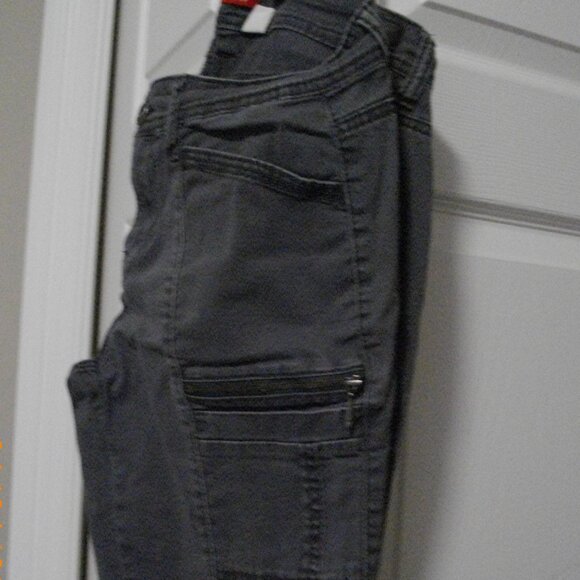 Union Bay Pants - Juniors/women's Union Bay Cargo pants, medium gray, size 9.
